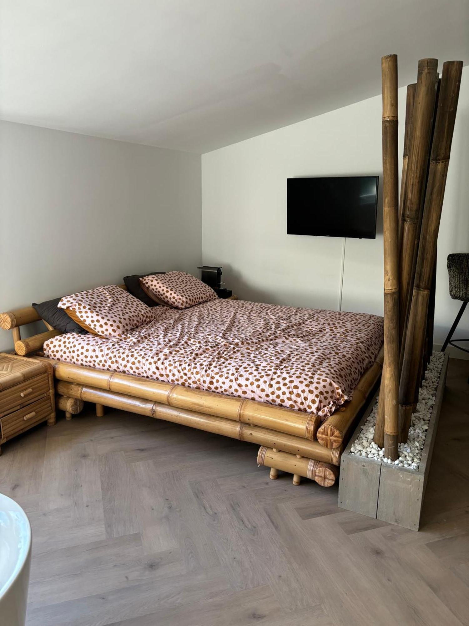 Bamboe Suite Bentveld Met Ligbad En Gratis Parkeren Экстерьер фото